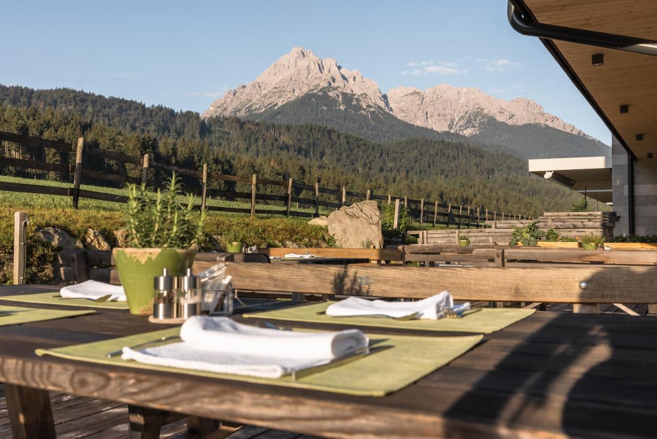 JOAS natur.hotel.b&b San Candido Bagian luar foto