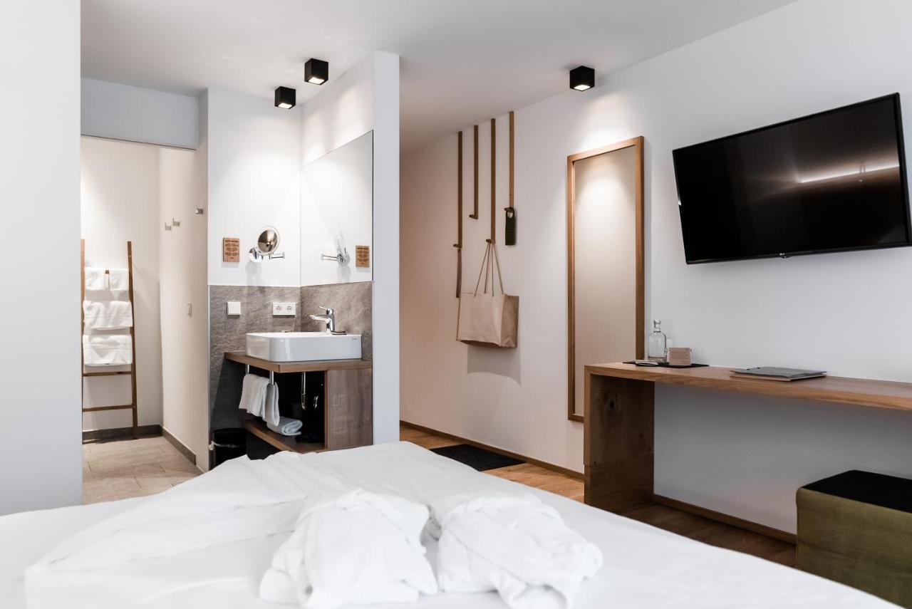 JOAS natur.hotel.b&b San Candido Bagian luar foto