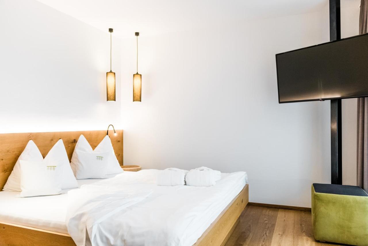 JOAS natur.hotel.b&b San Candido Bagian luar foto
