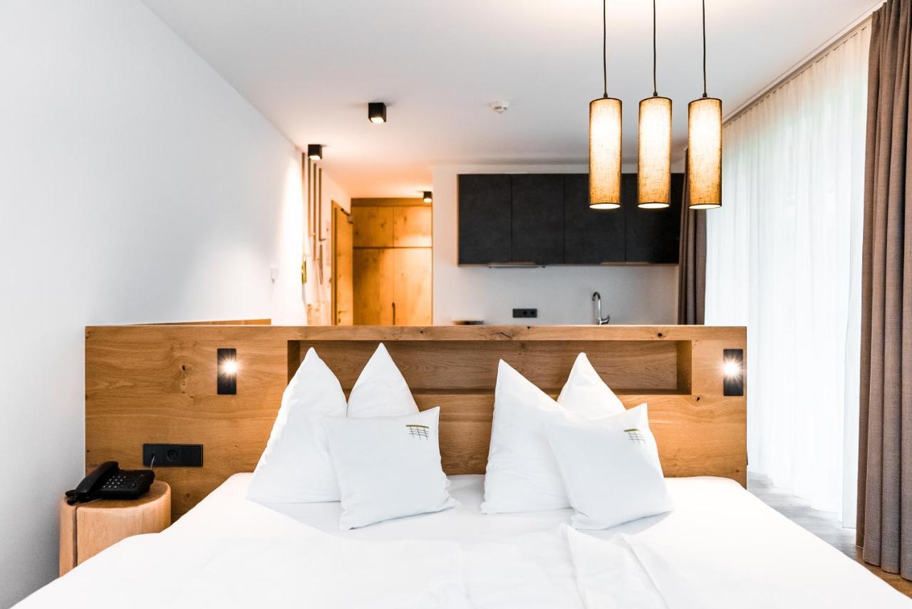 JOAS natur.hotel.b&b San Candido Bagian luar foto