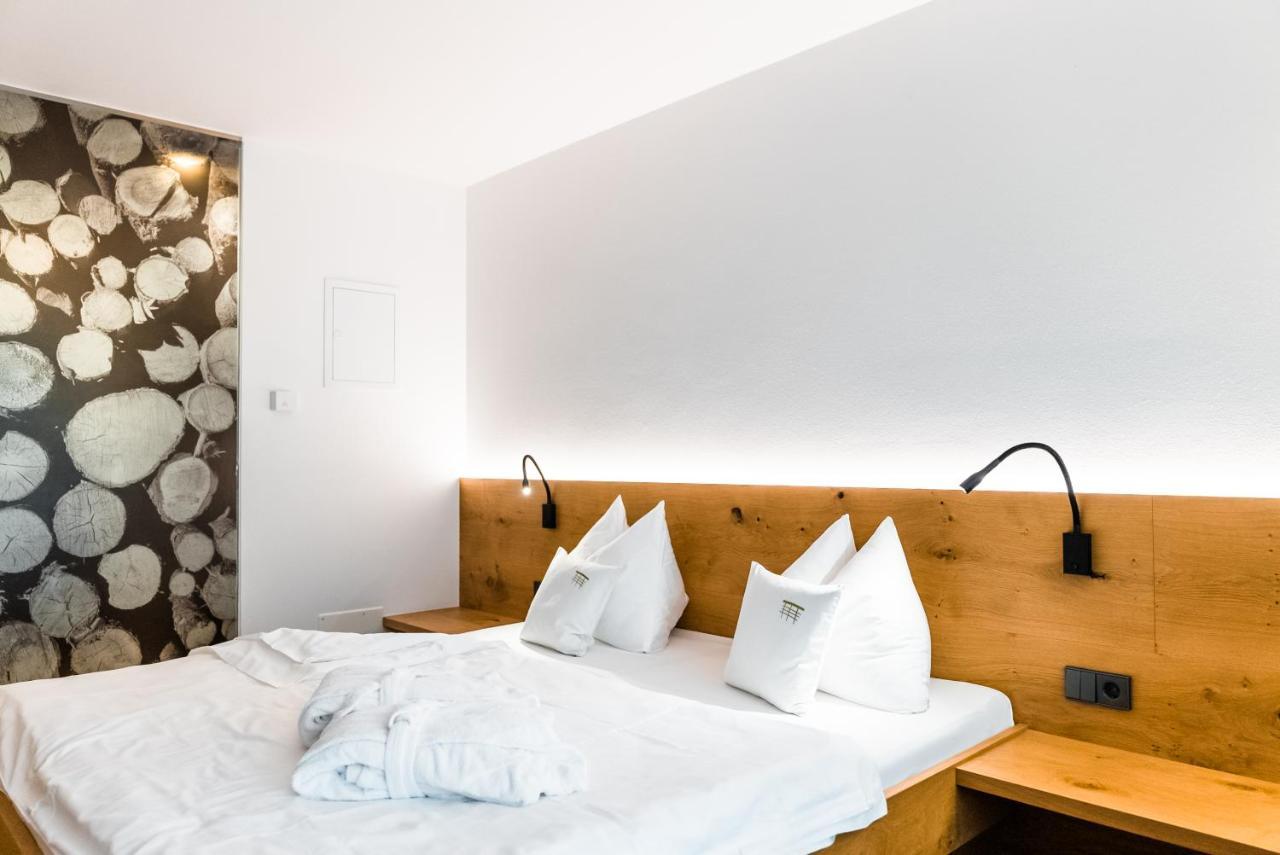 JOAS natur.hotel.b&b San Candido Bagian luar foto
