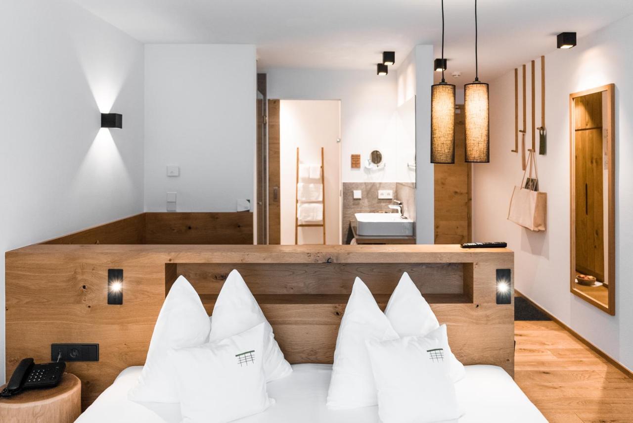 JOAS natur.hotel.b&b San Candido Bagian luar foto