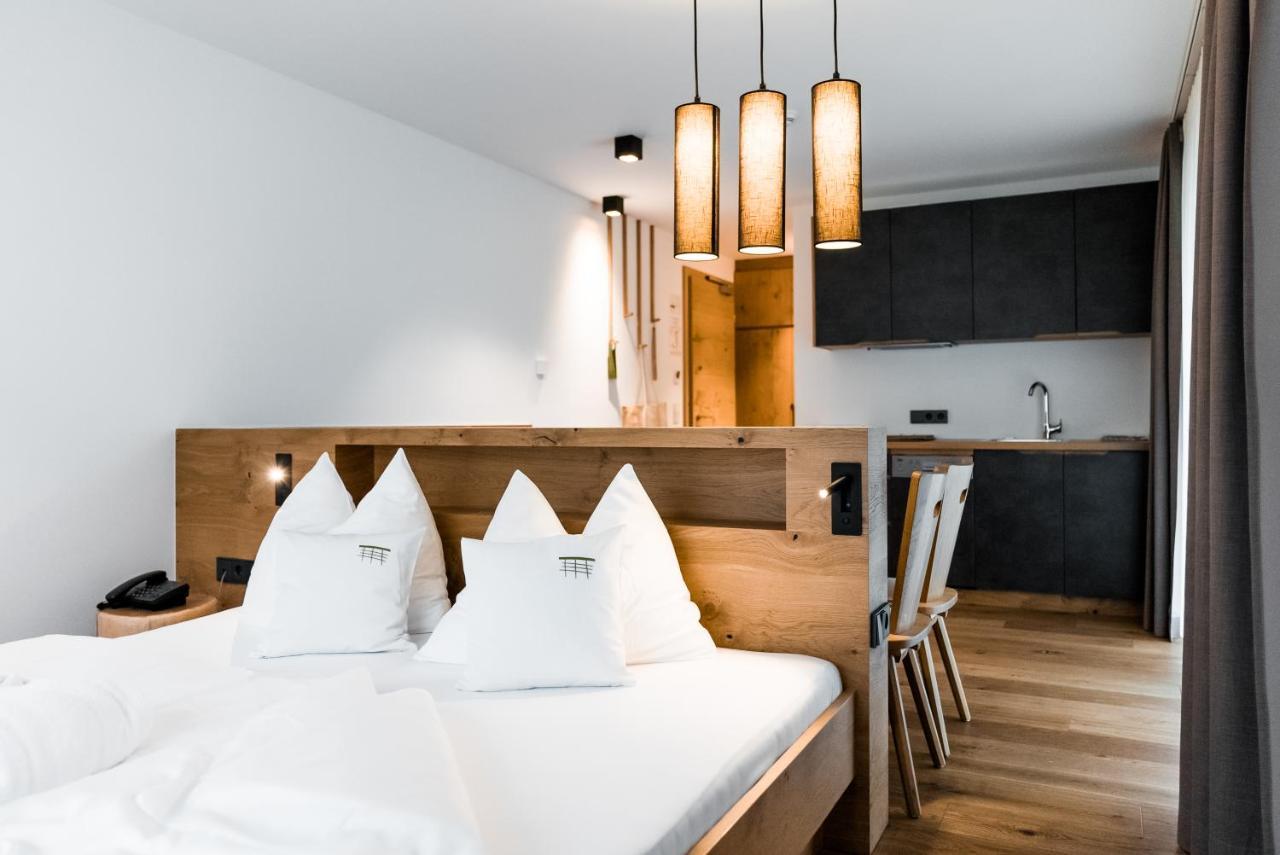 JOAS natur.hotel.b&b San Candido Bagian luar foto