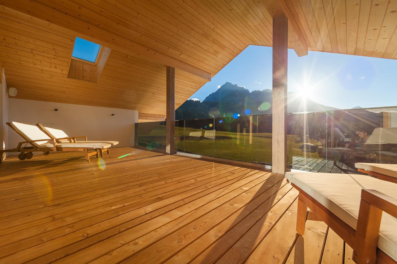 JOAS natur.hotel.b&b San Candido Bagian luar foto