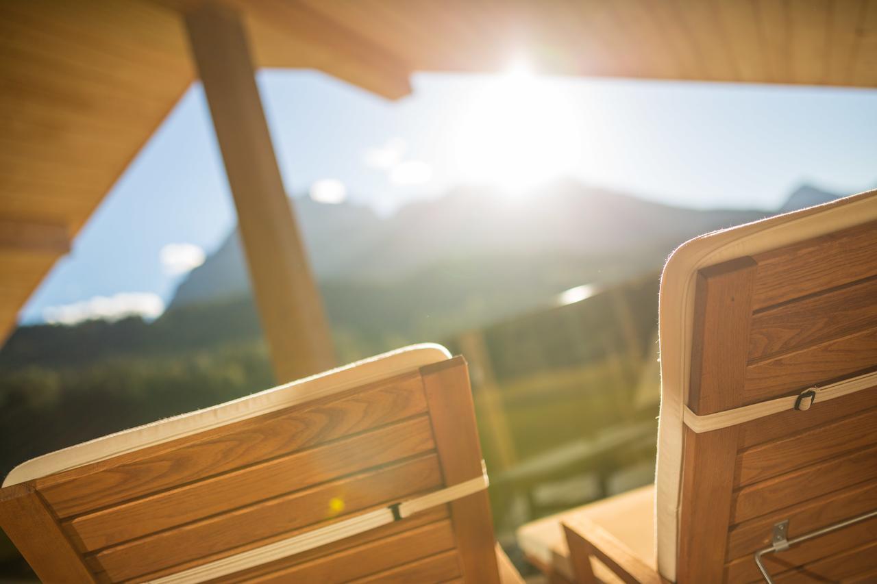JOAS natur.hotel.b&b San Candido Bagian luar foto