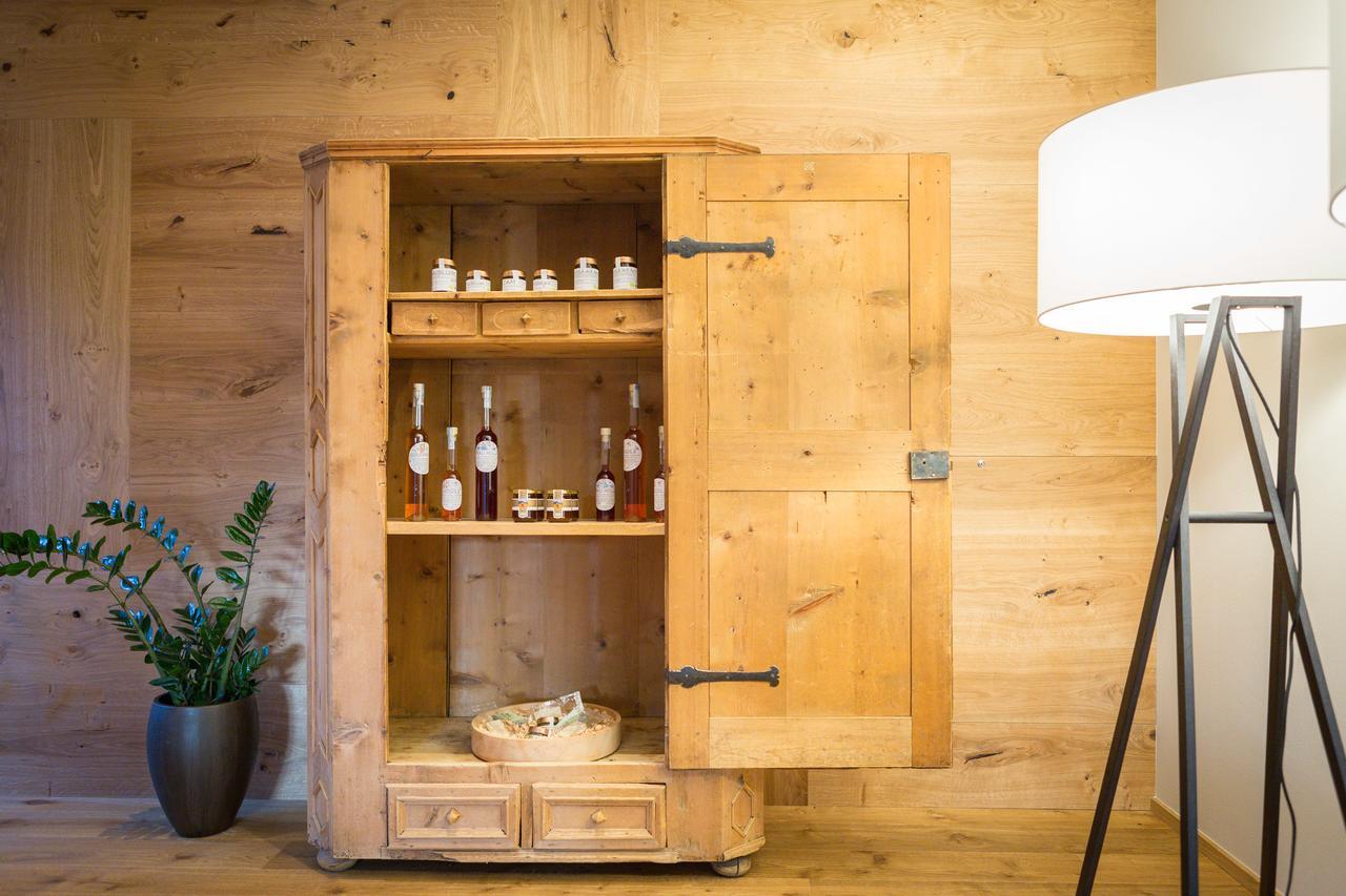 JOAS natur.hotel.b&b San Candido Bagian luar foto