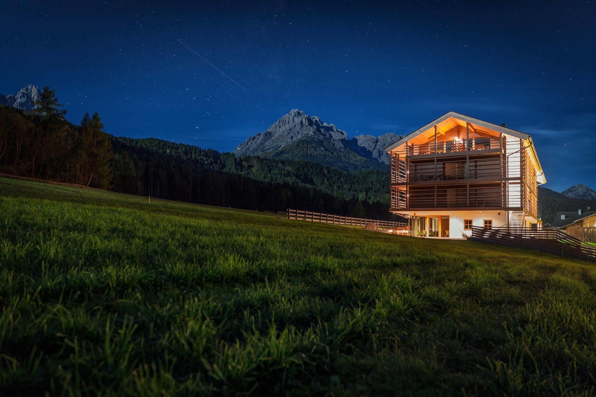 JOAS natur.hotel.b&b San Candido Bagian luar foto