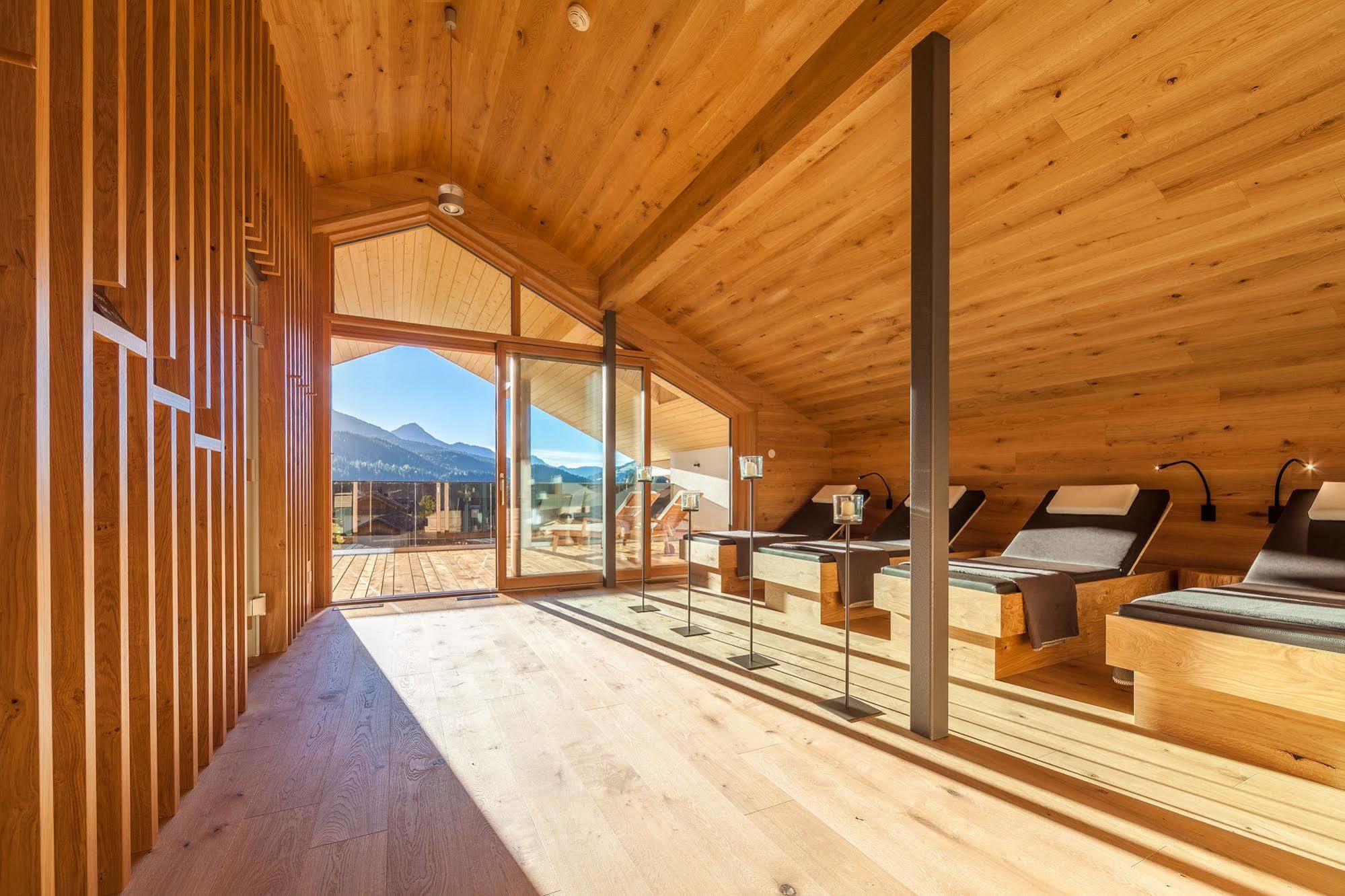 JOAS natur.hotel.b&b San Candido Bagian luar foto